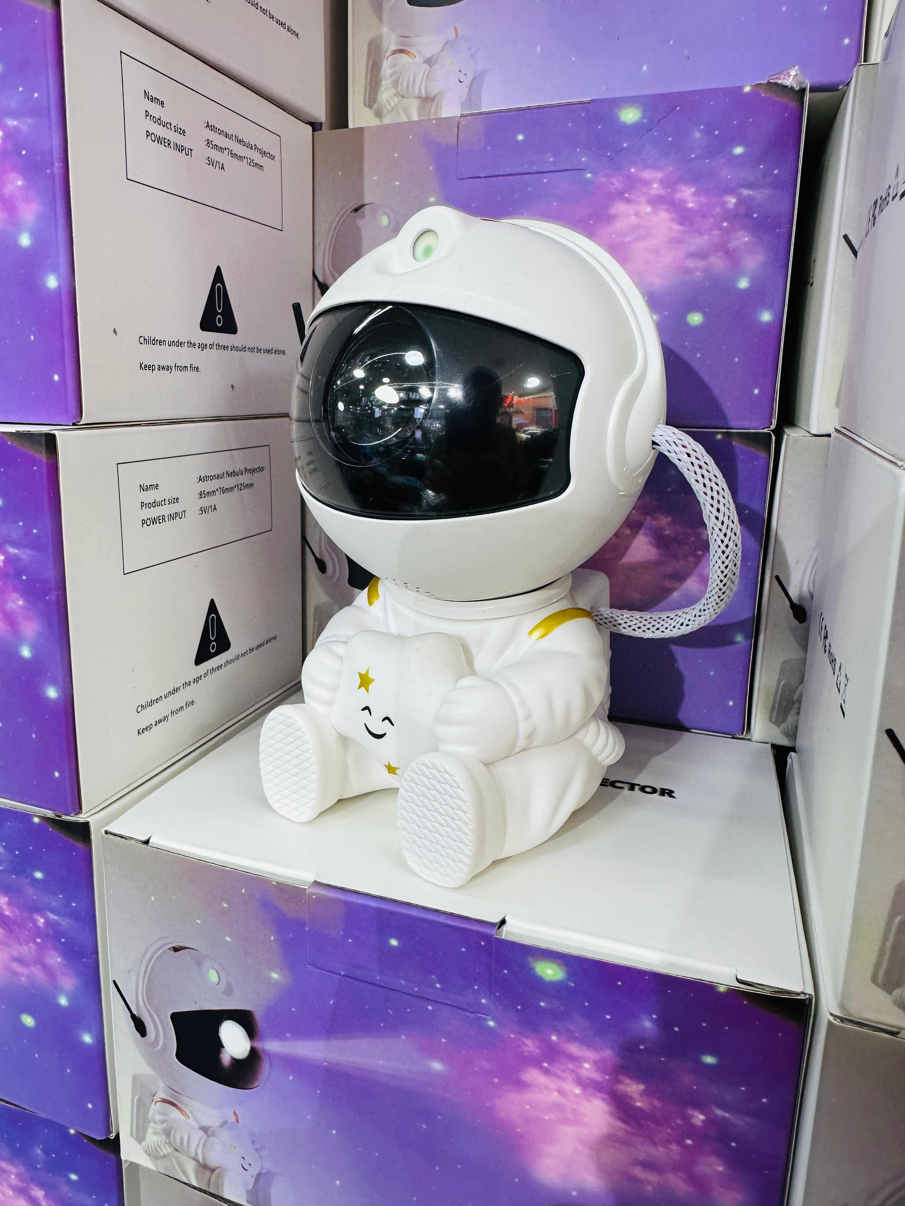 Proyector Astronauta disponible en Yaxa Colombia